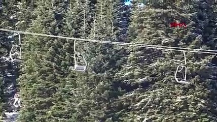 Uludağ'a beklenen kar yağdı, kısıtlama nedeniyle pistler boş kaldı