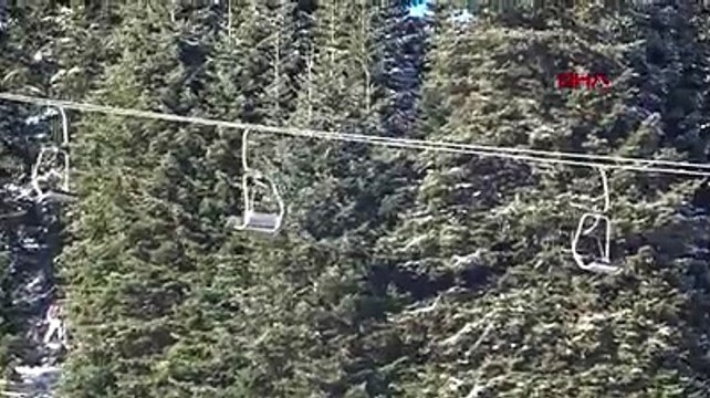 Uludağ'a beklenen kar yağdı, kısıtlama nedeniyle pistler boş kaldı