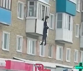 Yasak aşk yaparken basıldı böyle kaçtı