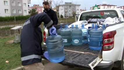 Tuzla Belediyesi 80 saatlik sokağa çıkma kısıtlamasında sokak hayvanlarını unutmadı