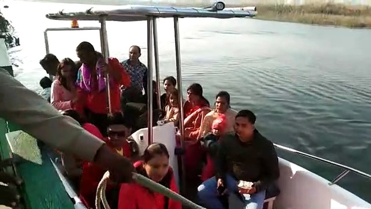 कर्तनियाघाट में सरकार के गाइडलाइन की जमकर उड़ी धज्जियां