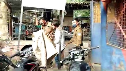 स्टैंड अप कॉमेडियन के साथी की कोर्ट में वकीलों ने की पिटाई