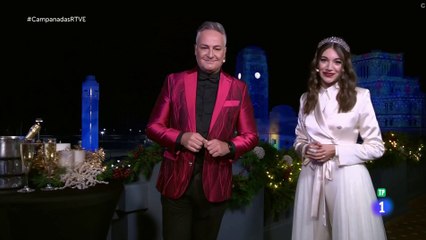 Ana Guerra junto Roberto Herrera dan la bienvenida del 2021 de Canarias