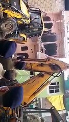 शातिर निगरानी बदमाश बॉबी उर्फ आरफीन के अवैध निर्माण तोड़ने की कारवाई जारी