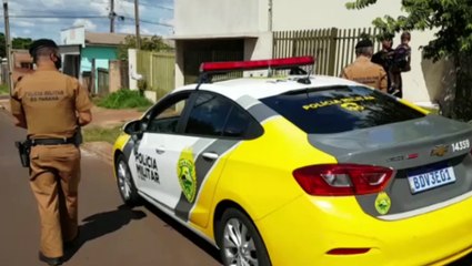 Fã da PM, o pequeno Jhonathan Henrique recebe visita e presente de policiais