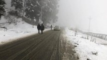 Jammu-Srinagar highway closed due to heavy snowfall in Kashmir