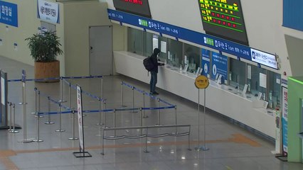 [날씨] 코로나에 추위까지, 한산한 서울역...내일 중서부 눈 / YTN