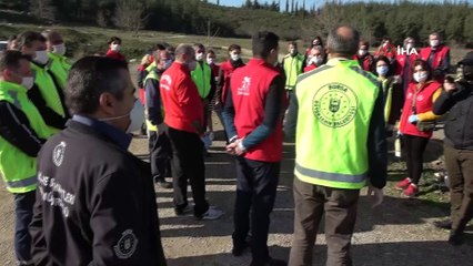 Sokağa çıkma kısıtlamasında dağdaki hayvanları besleyip çöp topladılar