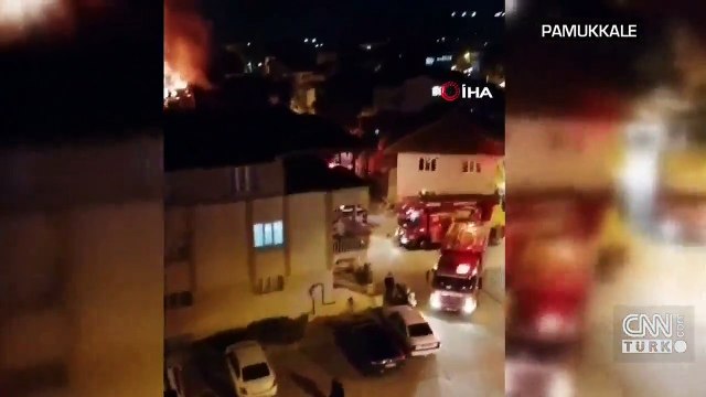 Çatı katındaki yangın mahalleliyi sokağa döktü | Video