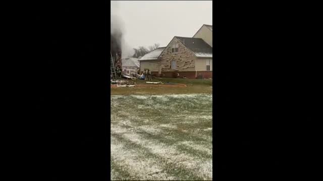 Una pequeña avioneta se estrella contra una vivienda familiar en Michigan