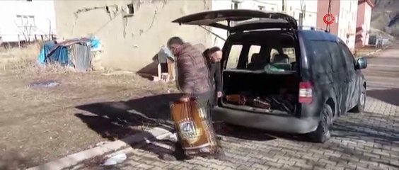 Sokak hayvanları kampanyadan gelen mamalarla besleniyor