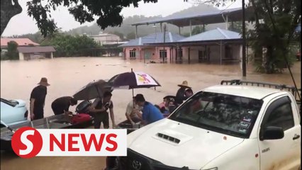 Pahang floods: Several roads closed, number of victims continues to rise