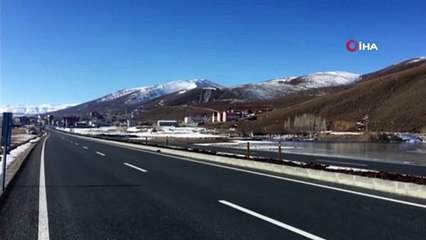 Karlıova'da gölet buz tuttu