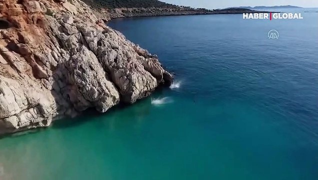 Antalya'da sahiller turistlere kaldı