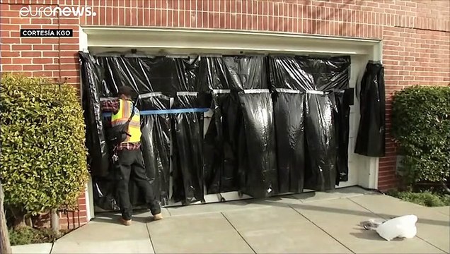 Pintadas de protesta en las casas de los congresistas Nancy Pelosi y Mitch McConnell