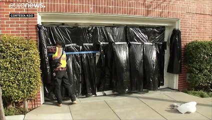 Pintadas de protesta en las casas de los congresistas Nancy Pelosi y Mitch McConnell