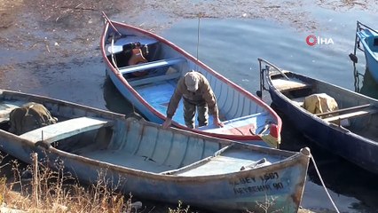 Ağları boş kalan Beyşehirli balıkçılar zor günler yaşıyor
