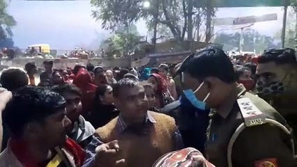 पेड़ पर फंदे से लटका मिला अधेड़ का शव