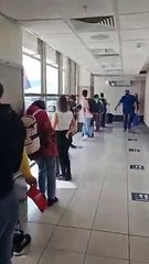 Filas interminables en Migración del Juan Santamaría para ingresar al país