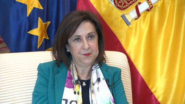 Robles condiciona una mejora de sueldo de militares a la situación económica