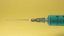 Investigan caso de encefalitis de enfermera que fue inyectada con vacuna anticovid