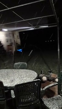 Premiers flocons de neige de l'hiver dans le Loiret (ici à Trainou)