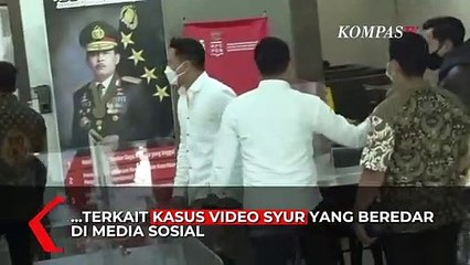 Potret Michael Yukinobu Defretes Hadiri Pemeriksaan Polisi Terkait Video Syur