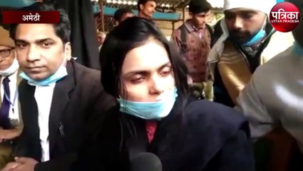 स्मृति ईरानी के विरूद्ध मानहानि का वाद