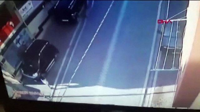 İstanbul'da kapkaç anı kamerada!