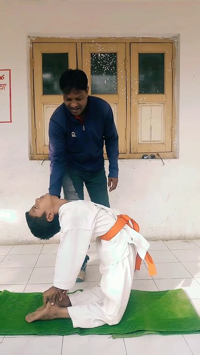 उष्ट्रासन करने की विधी और लाभ। Yogaaasan