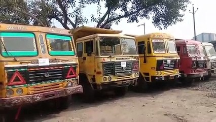 उज्जैन- खनिज के अवैध खनन एवं परिवहनकर्ताओं के 1 करोड़ 14 लाख कीमत के राजसात 16 वाहन उपयोग के लिए सौंपे गए