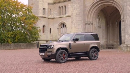 Land Rover Discovery P400 at Eastnor Castle