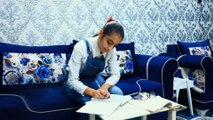 شاعرة عراقية صغيرة تكتب الشعر وتحفظ العديد من القصائد الفصحى