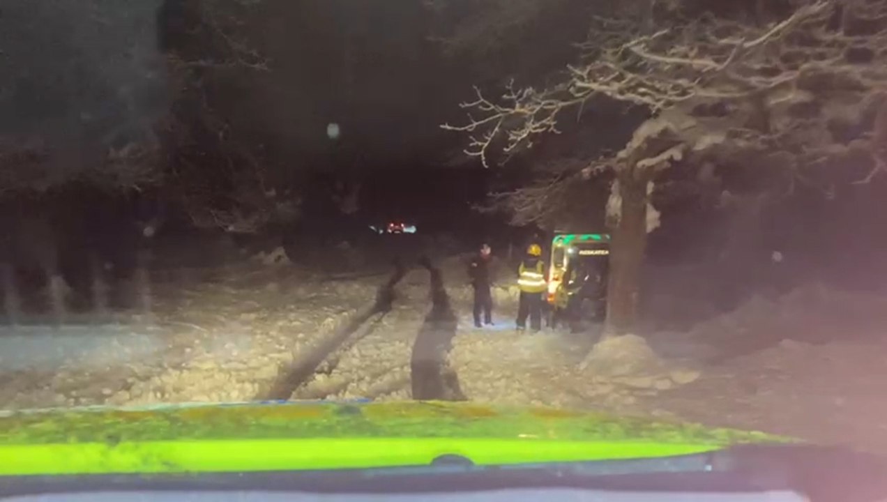 Rescate de tres montañeros desorientados por la niebla en Gorbea