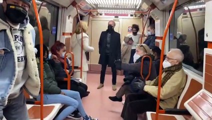 Lamentable discusión en el Metro de Madrid por las mascarillas: "¡Que te tapes la nariz!"