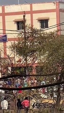 पुलिस पर लगा चाकूबाजी के आरोपियों को शह देने का आरोप, थाना घेर लोगों ने लगाए जय श्री राम के नारे