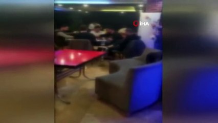 Sultangazi’de ruhsatsız kafede iskambil oyunu oynayan 16 kişiye 50 bin lira ceza