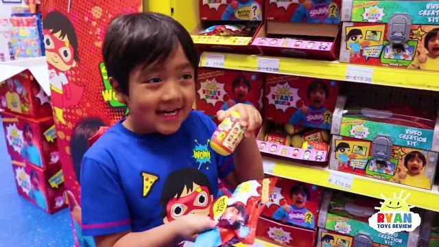Ryan Surprise his Fans at Smyth Toys SuperStores in the UK!!!