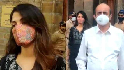 As 2021 Begins, Rhea Chakraborty Visits NCB Office