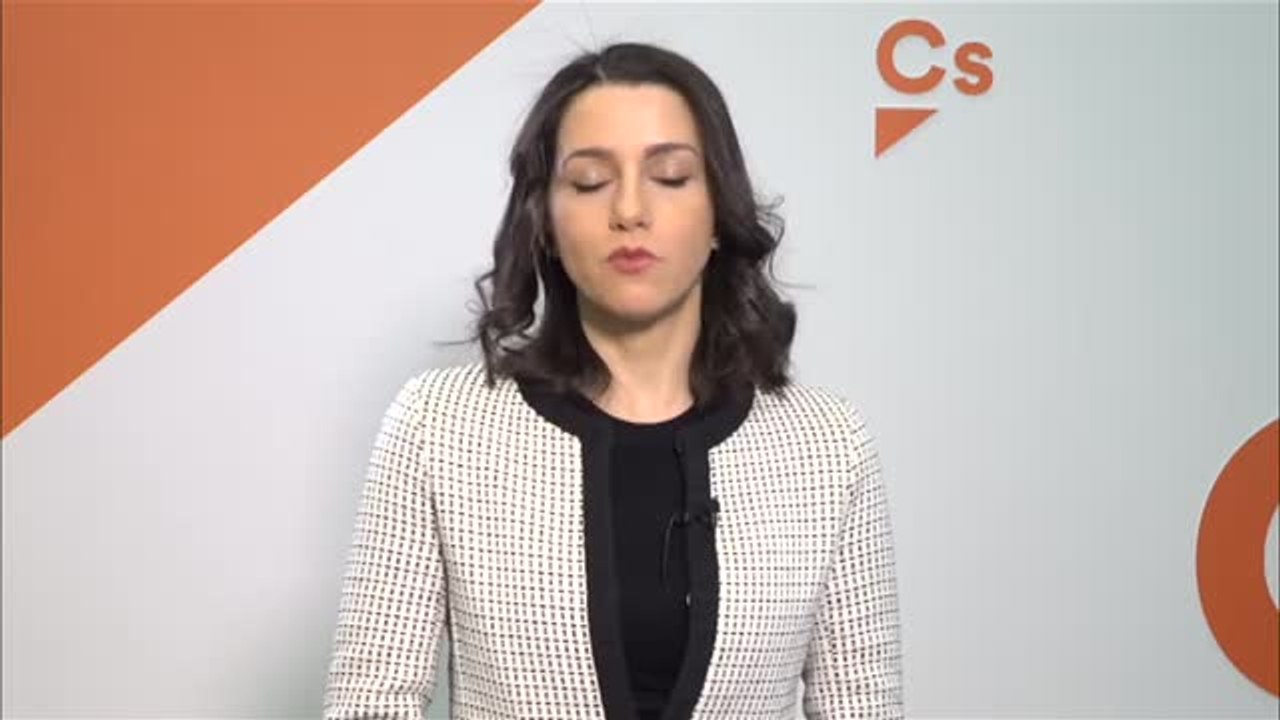 Arrimadas: "En el ministerio de Sanidad van a tener que poner un cartel que ponga 'cerrado por campaña'"