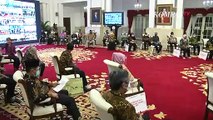 Jokowi Ingatkan Bapak-bapak Jangan Beli Rokok, Pakai Dana Bansos