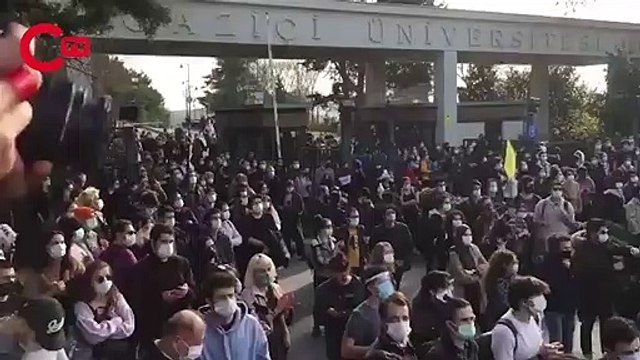 Öğrenciler AKP'li Melih Bulu'ya karşı ayakta