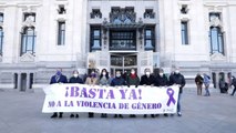 Almeida preside el minuto de silencio por el asesinato de una mujer vecina de Torrejón de Ardoz