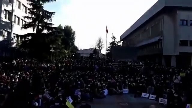 Boğaziçi Üniversitesi öğrencilerinden, 'Kayyum rektör Melih Bulu'yu istemiyoruz! protestosu