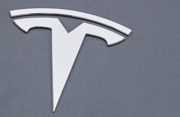Elon Musk claims Apple boss snubbed Tesla takeover talks