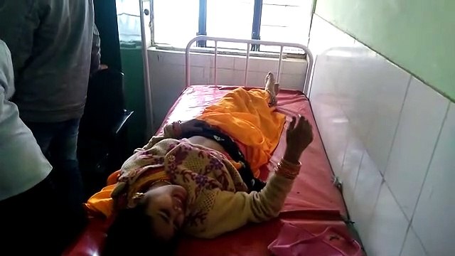 तेज रफ्तार बाइक अनियंत्रित होकर गिरी, एक महिला हुई घायल