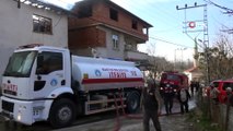 Ev yangınında mutfak tüpü bomba gibi patladı