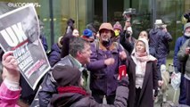 Βρετανία: Δικαστήριο αποφάσισε κατά της έκδοσης του Ασάνζ στις ΗΠΑ