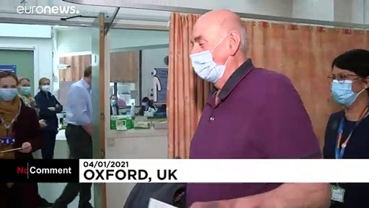 'Sehr froh': 82-Jähriger erhält erste Astrazeneca-Impfung in UK