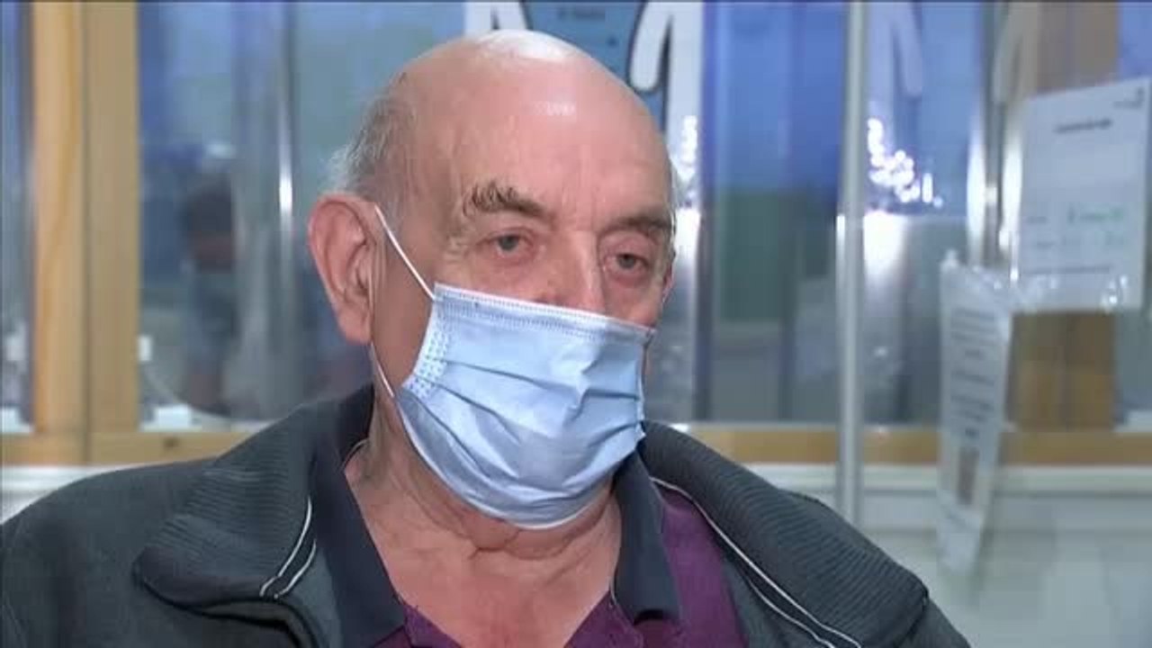 Brian Parker, el primer paciente que recibe la vacuna de Oxford